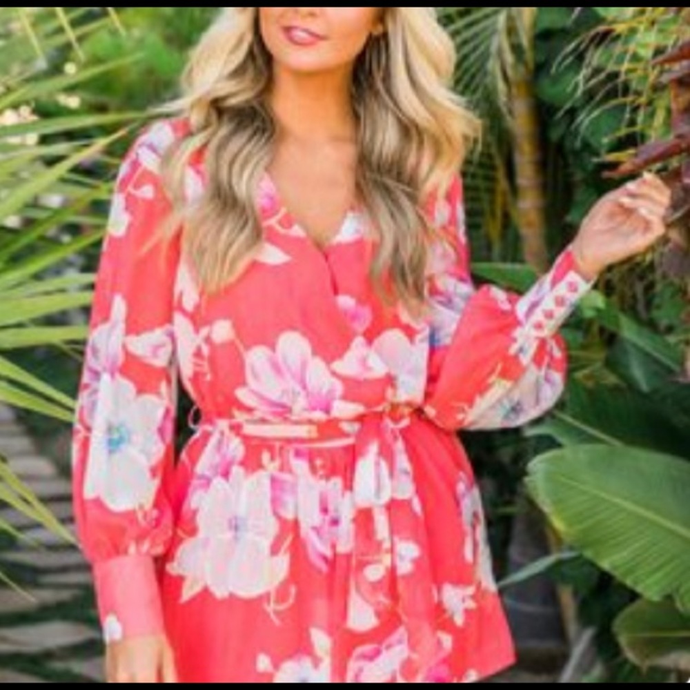 Pink Lily Sunset Darling Coral Romper.  Size small. NWOT